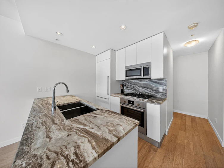301-2565 Maple Street, Vancouver, BC, V6J 0C8 - 4