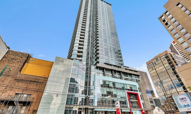 1104-833 Seymour Street