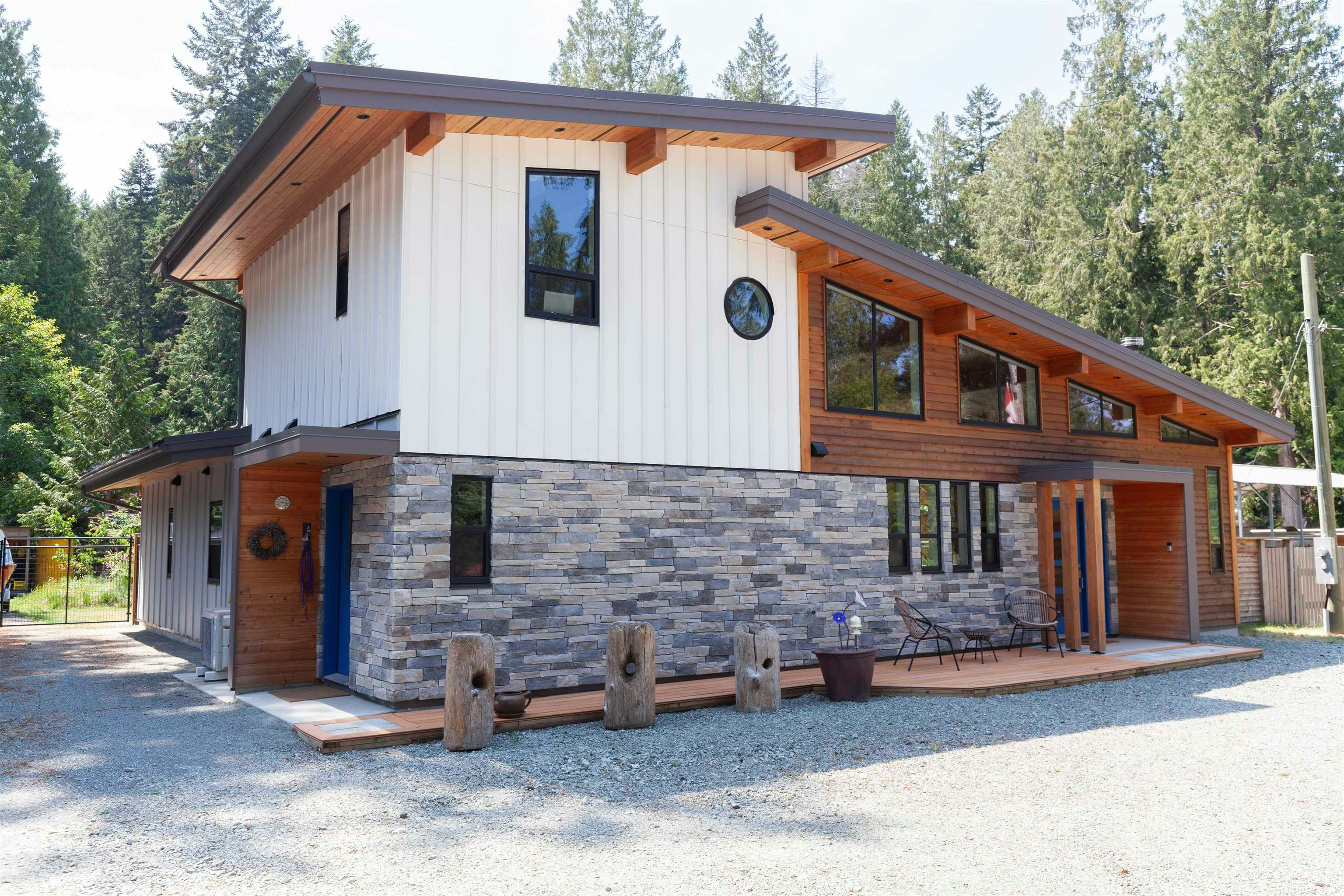 528 Aya Reach Road, Mayne Island, BC, V0N 2J1