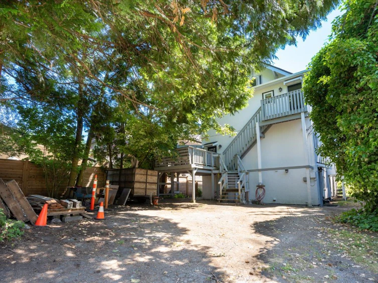 2575 W 3rd Avenue, Vancouver, BC, V6K 1M2 - 33