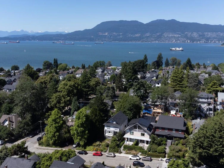 2575 W 3rd Avenue, Vancouver, BC, V6K 1M2 - 40