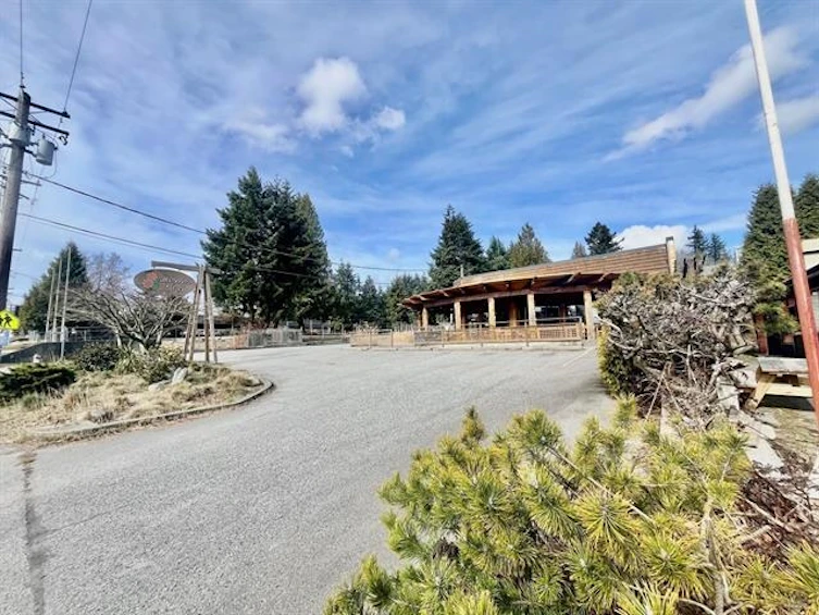 818 Gibsons Way, Gibsons, BC, V0N 1V7 - 2