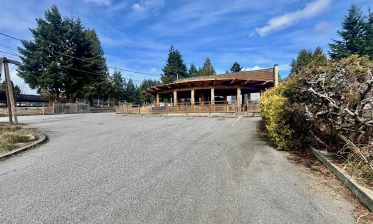 818 Gibsons Way