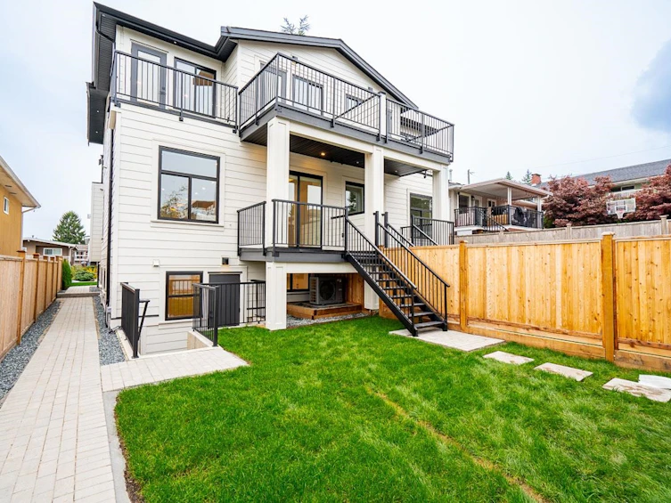 128 N Grosvenor Avenue, Burnaby, BC, V5B 1J2 - 35