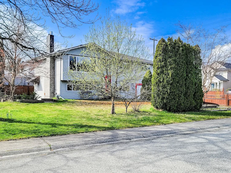 11645 195a Street, Pitt Meadows, BC, V3Y 1G3