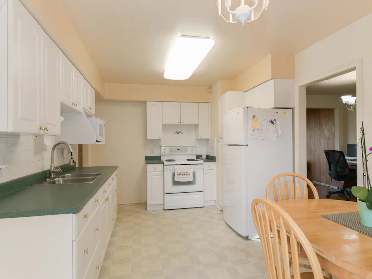 14028 102 Avenue, Surrey, BC, V3T 1P4 - 9