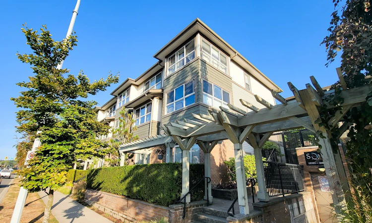 47-15353 100 Avenue