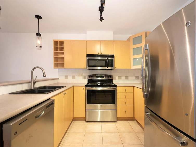 105-3136 St. Johns Street, Port Moody, BC, V3H 5E4 - 3