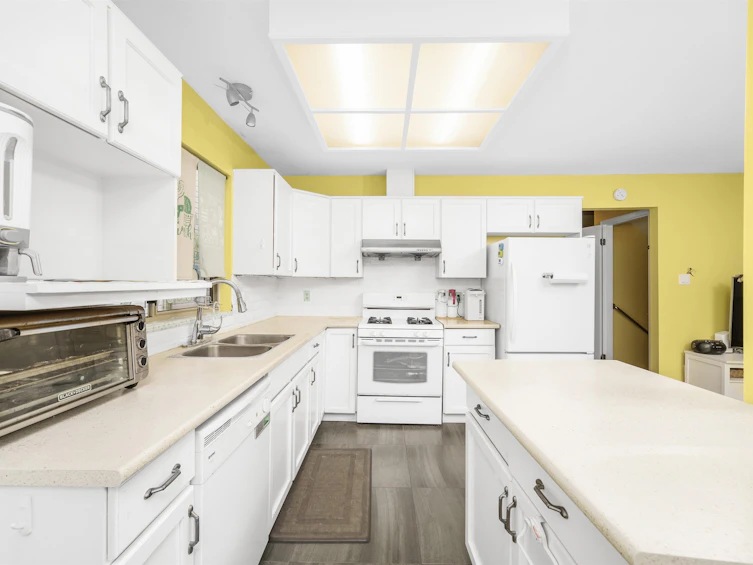 1931 Westview Drive, North Vancouver, BC, V7M 3B1 - 10