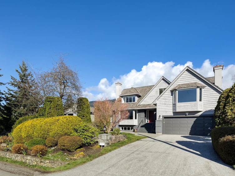 2323 Inglewood Avenue, West Vancouver, BC, V7V 1Z9