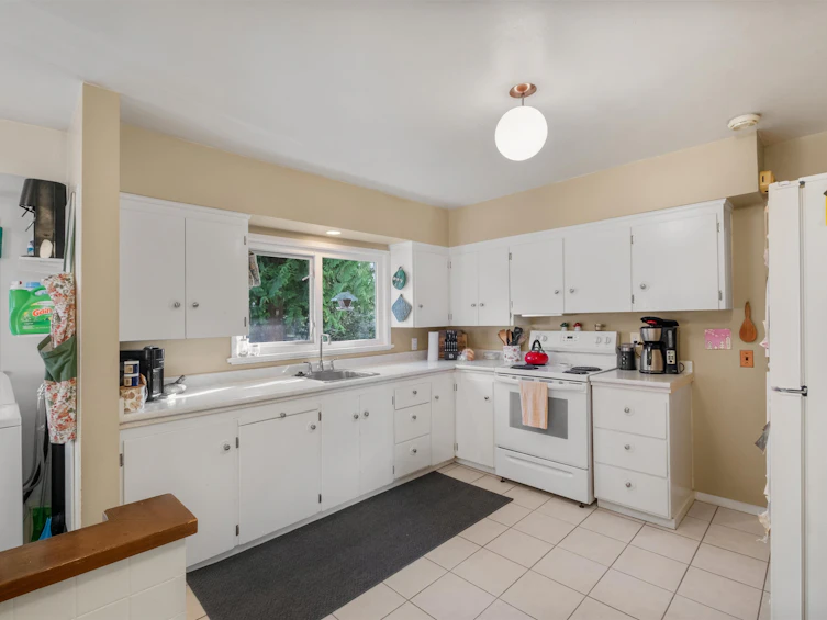 551 E Osborne Road, North Vancouver, BC, V7N 1M4 - 9