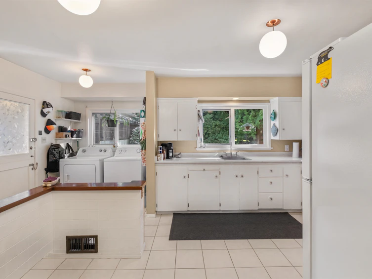 551 E Osborne Road, North Vancouver, BC, V7N 1M4 - 11