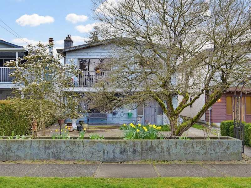 1952 Prairie Avenue, Port Coquitlam BC V3B 1V4