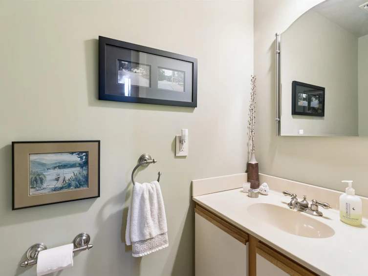 4306 Naughton Avenue, North Vancouver, BC, V7G 2E1 - 25