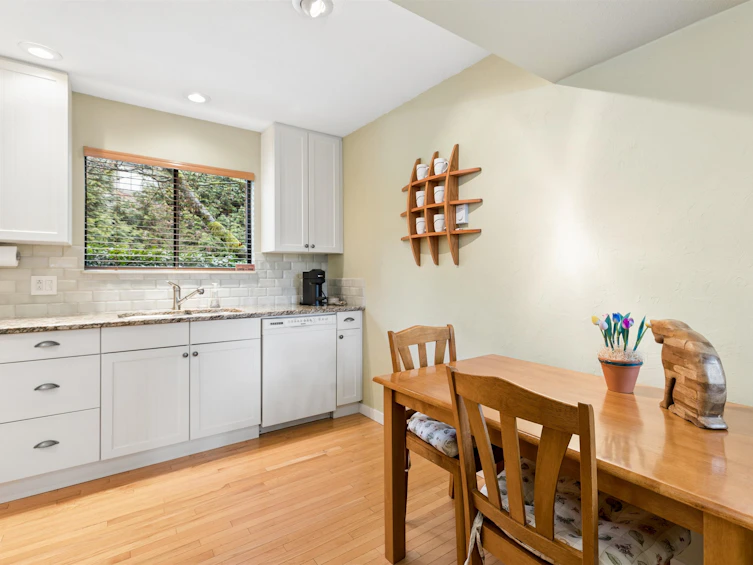 4306 Naughton Avenue, North Vancouver, BC, V7G 2E1 - 7