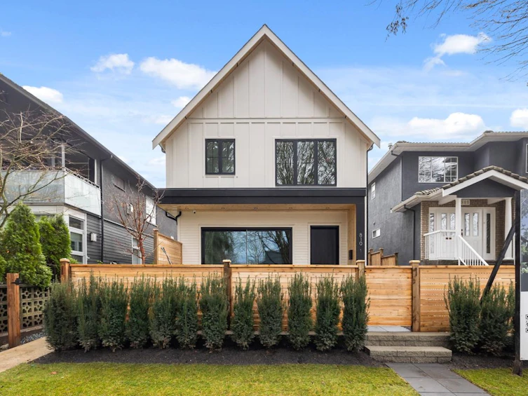 2-810 E 22nd Avenue, Vancouver, BC, V5V 1V7 - 2