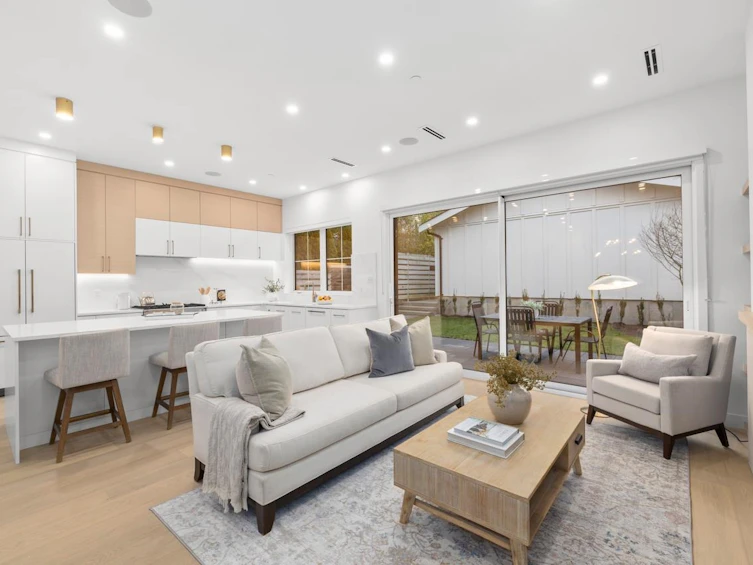 2-810 E 22nd Avenue, Vancouver, BC, V5V 1V7 - 3