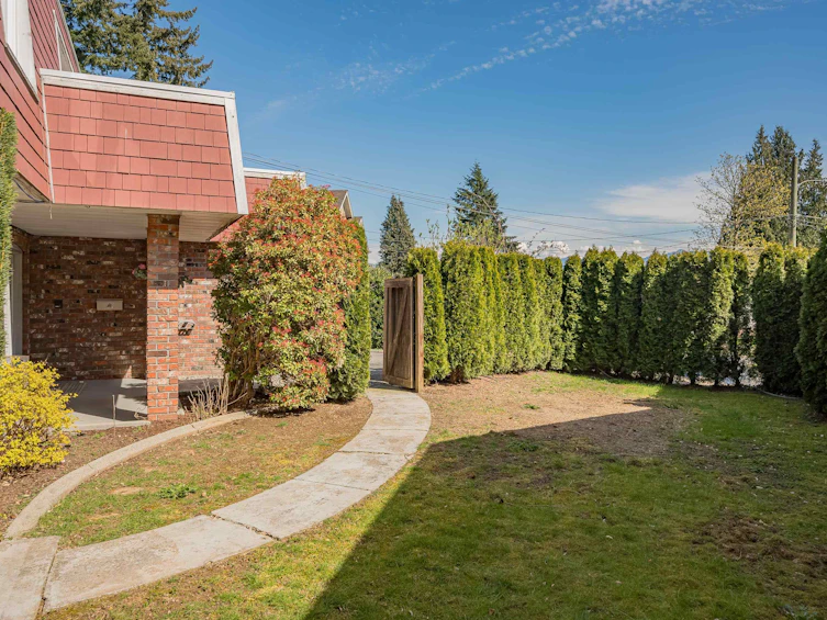 2443 Rideau Street, Abbotsford, BC, V2T 3N3 - 4