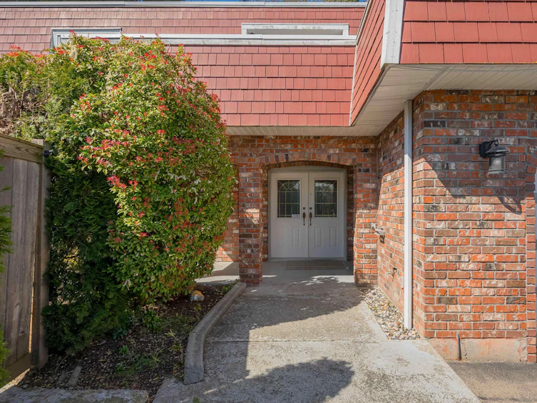 2443 Rideau Street, Abbotsford, BC, V2T 3N3 - 2