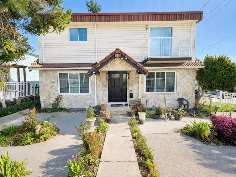 1728 Seventh Avenue, New Westminster, BC, V3M 2K8 - 2