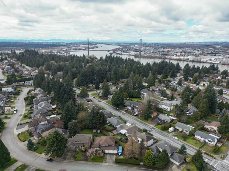 8631 Byron Road, Delta, BC, V4C 7P7 - 39