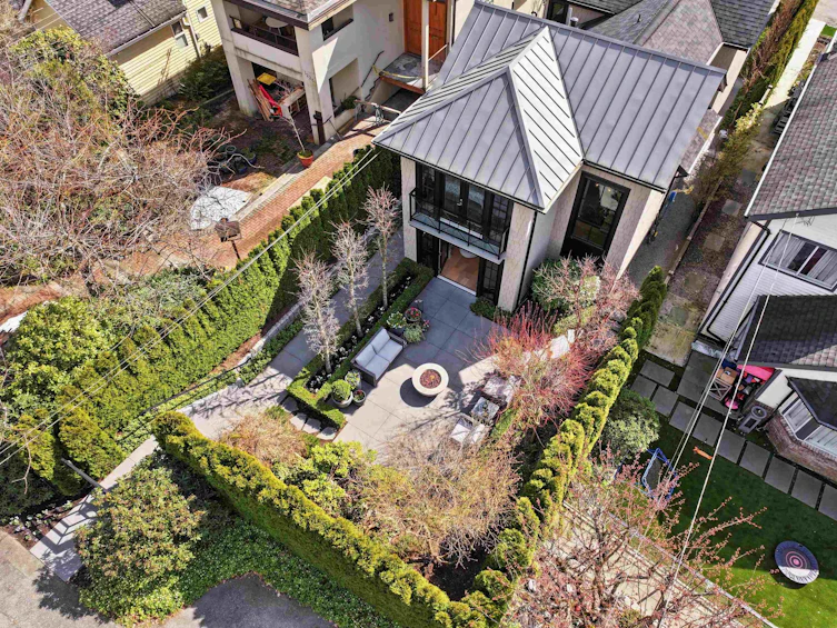 1230 Esquimalt Avenue, West Vancouver, BC, V7T 1K3