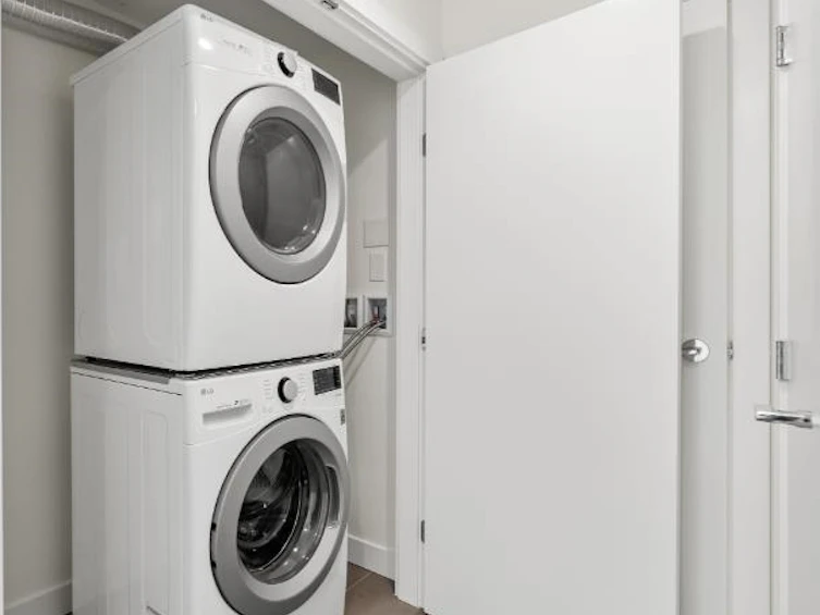 CH3-5051 Imperial Street, Burnaby, BC, V5J 0J3 - 9