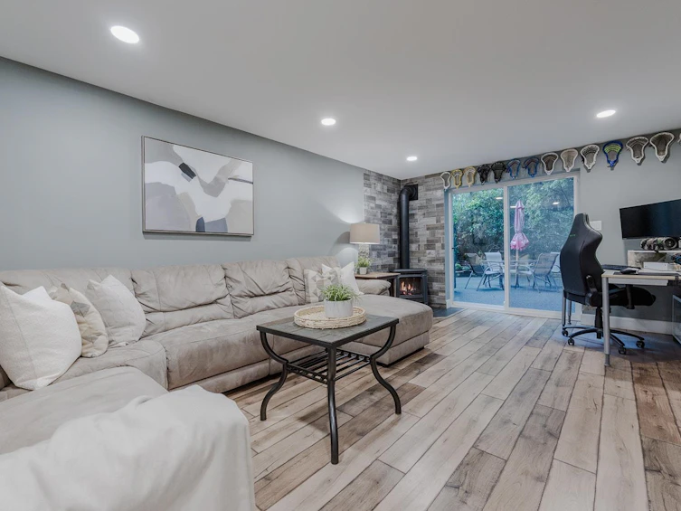 11277 Graham Street, Maple Ridge, BC, V2W 1M9 - 11