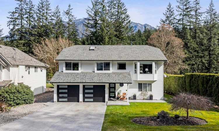 295 Forrest Crescent