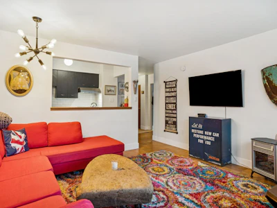 204-1050 Chilco Street - 3