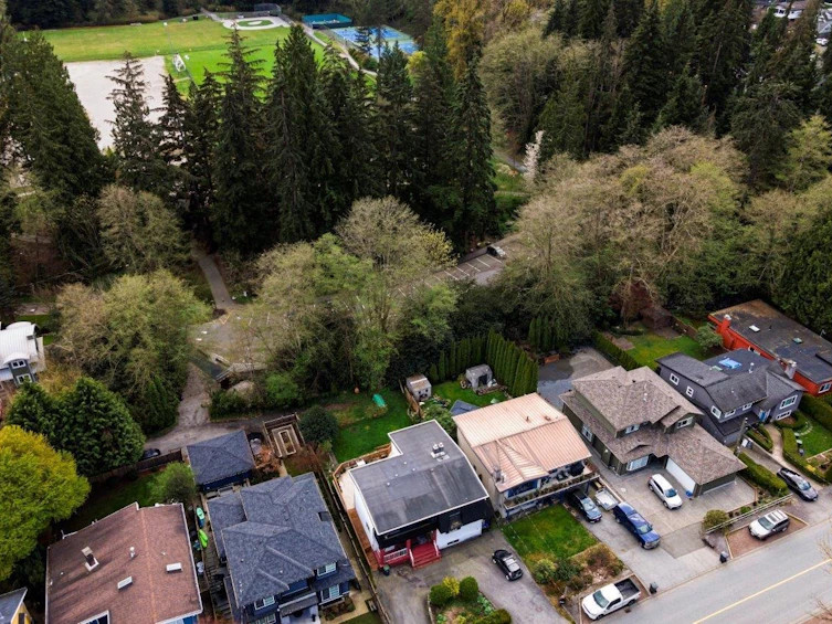 4339 Cliffmont Road, North Vancouver, BC, V7G 1J6 - 4