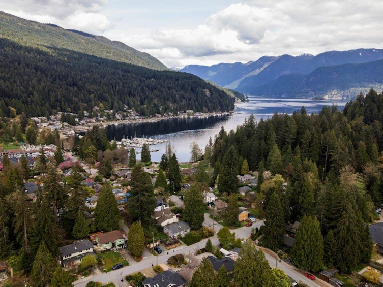 4339 Cliffmont Road, North Vancouver, BC, V7G 1J6 - 5