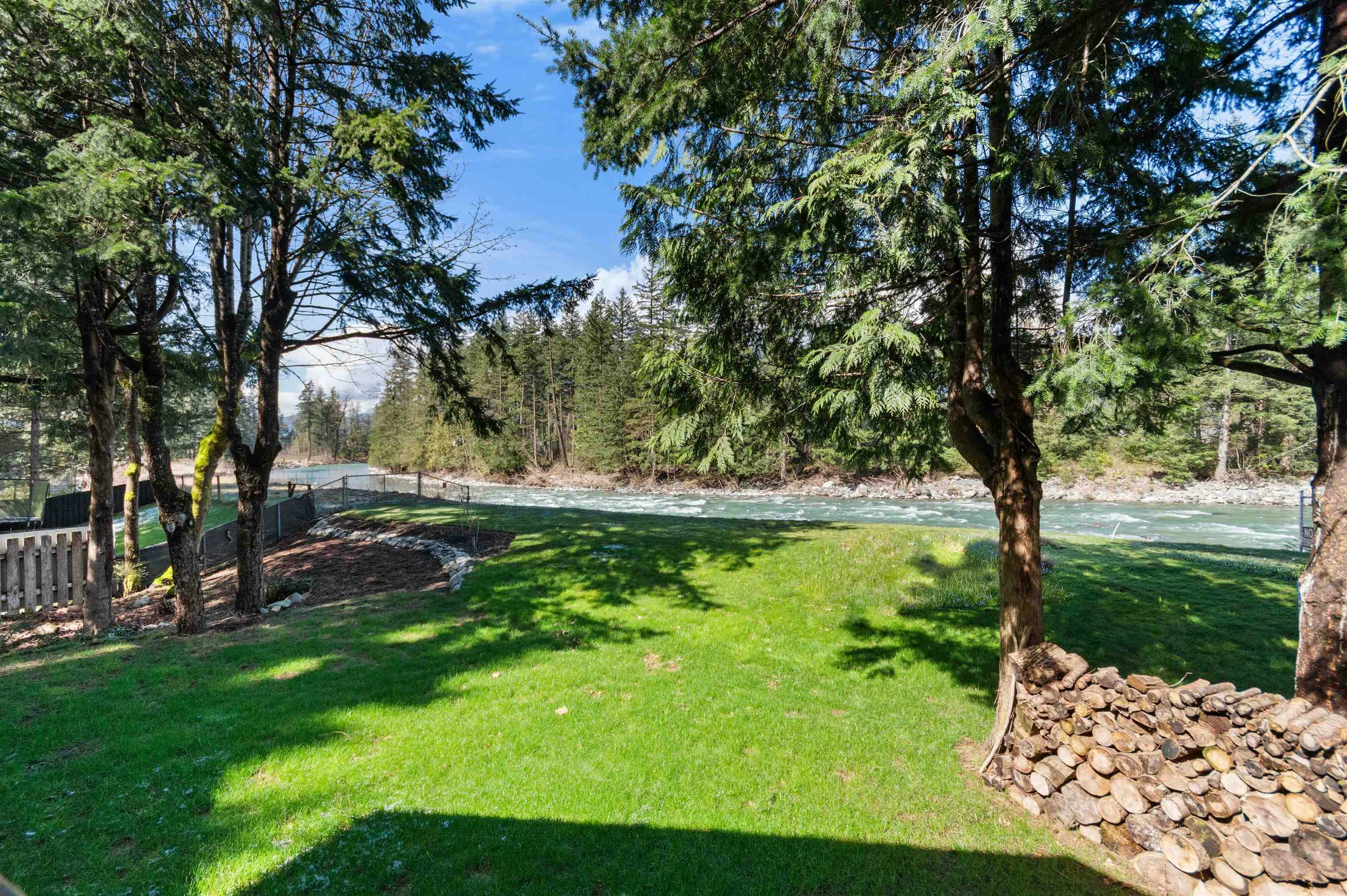 30 Robertson Crescent, Hope, BC, V0X 1L4 - 2
