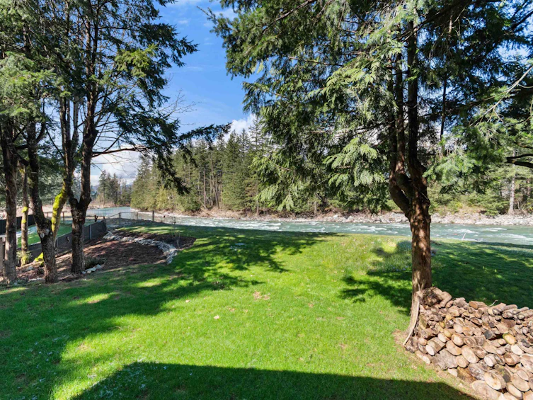 30 Robertson Crescent, Hope, BC, V0X 1L4 - 2