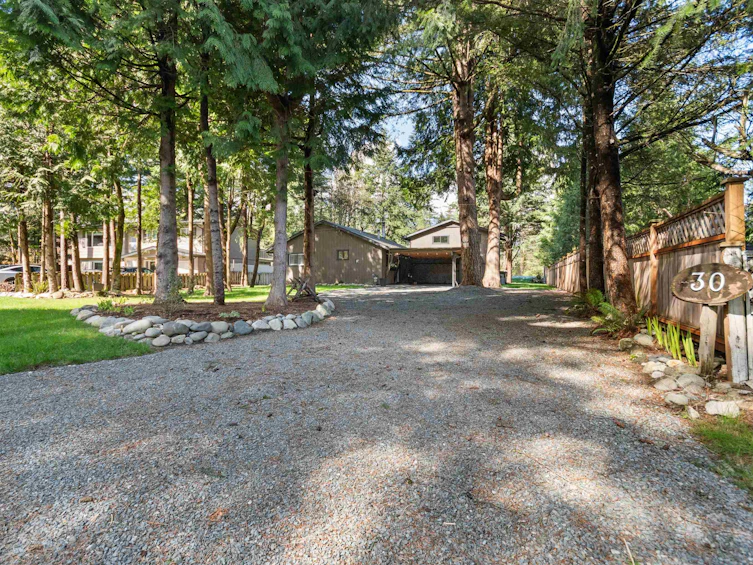 30 Robertson Crescent, Hope, BC, V0X 1L4 - 30
