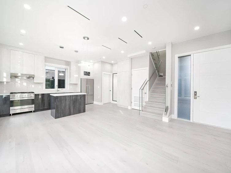 5350 Lanark Street, Vancouver, BC, V5P 2Y1 - 5