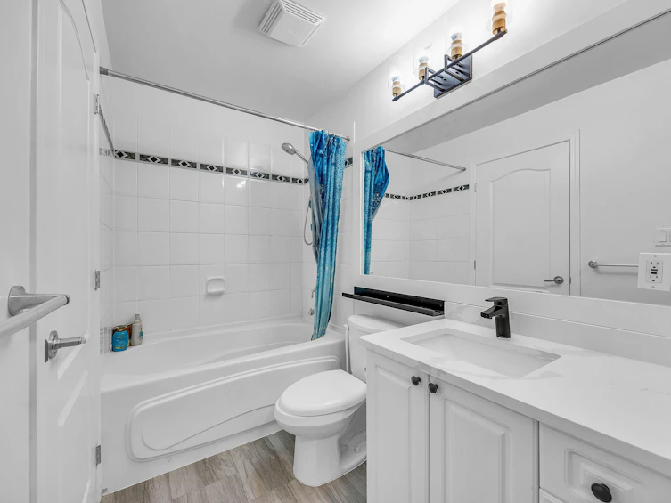 310-15220 Guildford Drive, Surrey, BC, V3R 0Y6 - 17