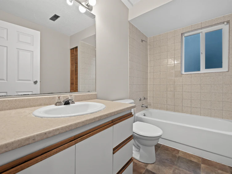 4125 Lynn Valley Road, North Vancouver, BC, V7K 2T1 - 4