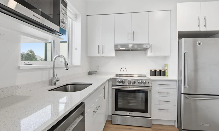 405-2137 Chesterfield Avenue