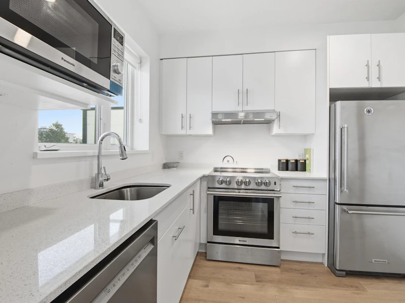 405 - 2137 Chesterfield Avenue, North Vancouver BC