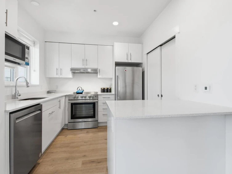 405-2137 Chesterfield Avenue, North Vancouver, BC, V7M 2P7 - 2