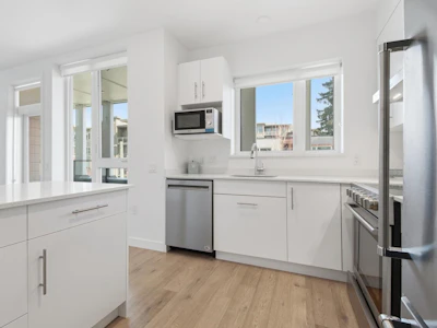 405-2137 Chesterfield Avenue - 3