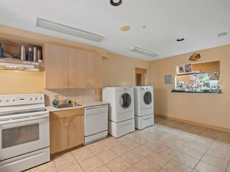 2490 Westhill Court, West Vancouver, BC, V7S 3A5 - 35