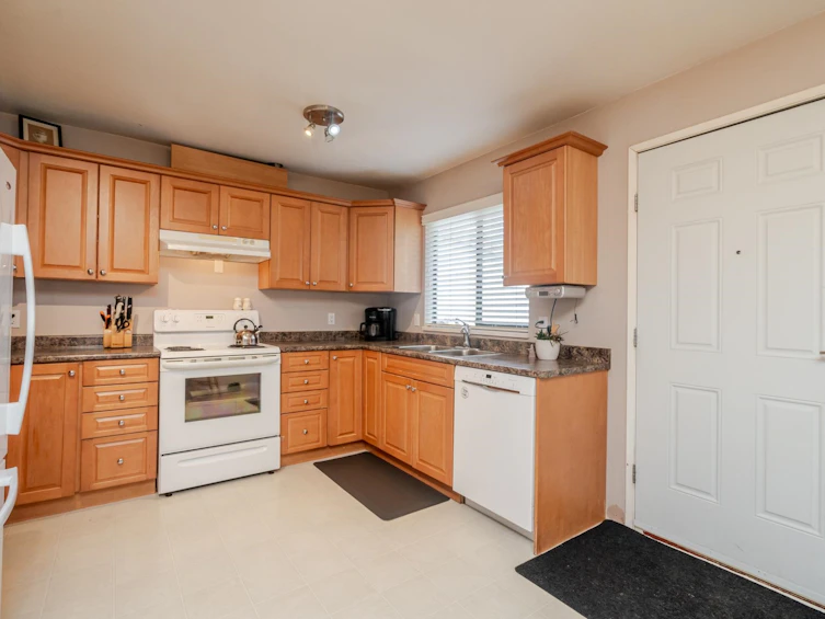8570 152 Street, Surrey, BC, V3S 3N1 - 3