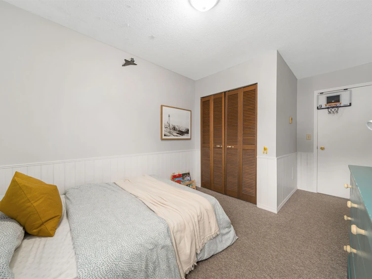 33139 Myrtle Avenue, Mission, BC, V2V 4R6 - 33