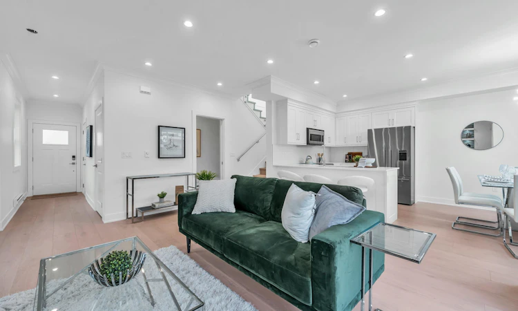 109-8233 Williams Road