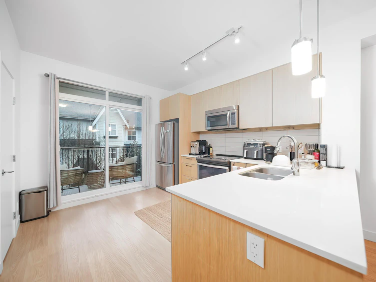 206-7250 18th Avenue, Burnaby, BC, V3N 1H3 - 11
