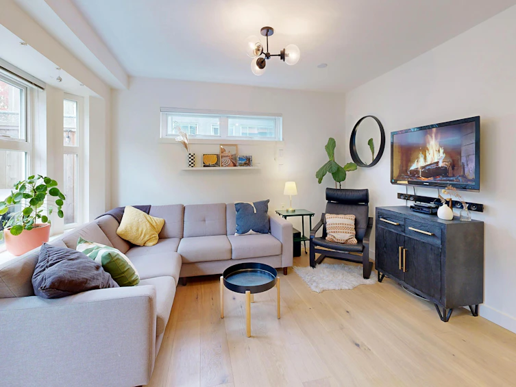 101-1672 E Pender Street, Vancouver, BC, V5L 1W3 - 3