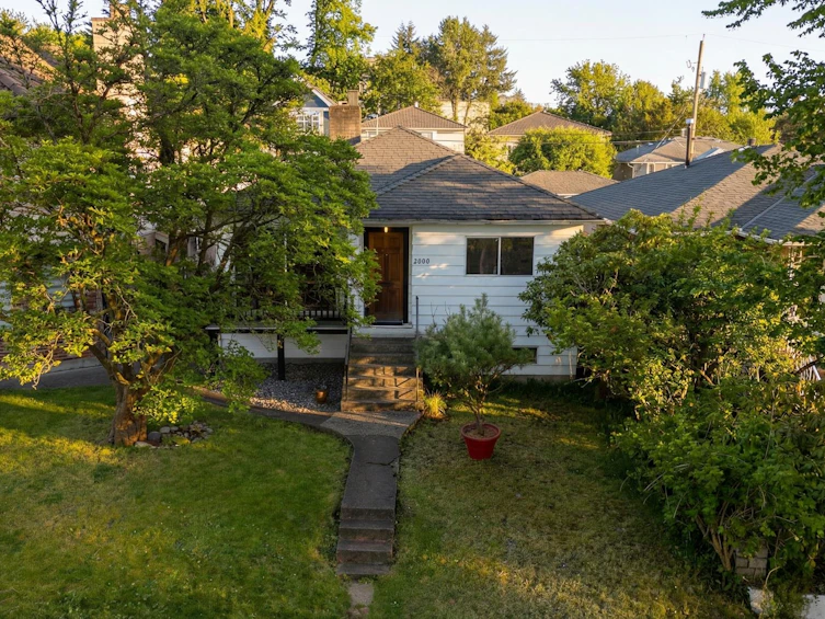2580 E 19th Avenue, Vancouver, BC, V5M 2S3 - 19