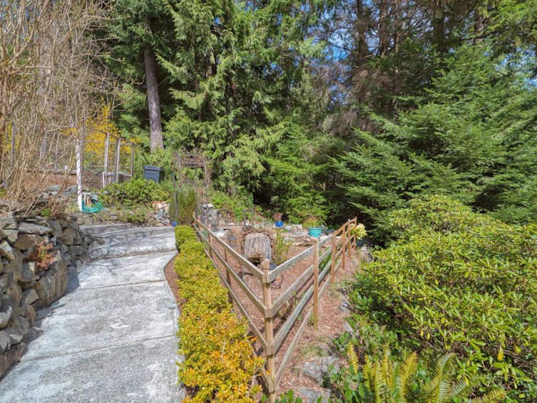 5549 Sans Souci Road, Halfmoon Bay, BC, V7Z 1B6 - 32